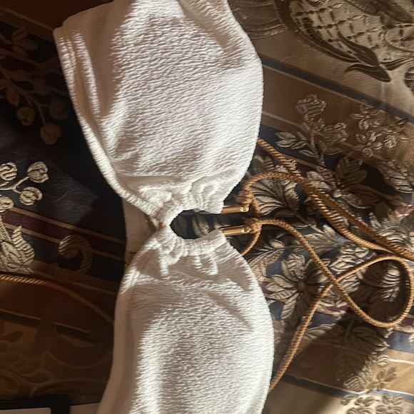 Bikini - Picture 9 of 10